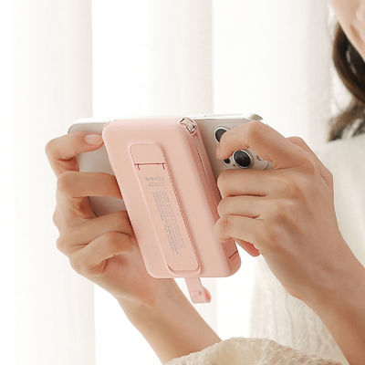 1000mah pin từ tính Magnetic Power Bank Li Polymer mạnh mẽ với đầu ra và sạc không dây với giá đỡ